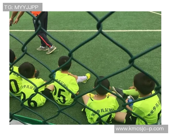 梅州客家与湖南湘涛的激烈对决展现足球魅力与团队精神的巅峰对抗