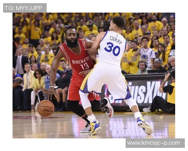 火箭队与勇士队激战正酣文字直播全程跟踪精彩瞬间