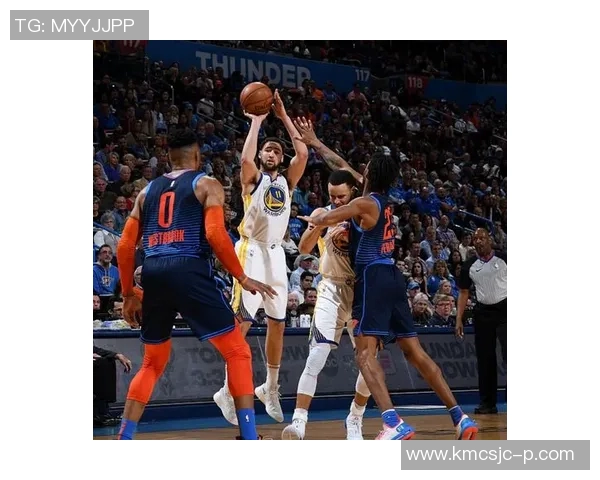 勇士与雷霆激战正酣纬来体育全程直播精彩瞬间